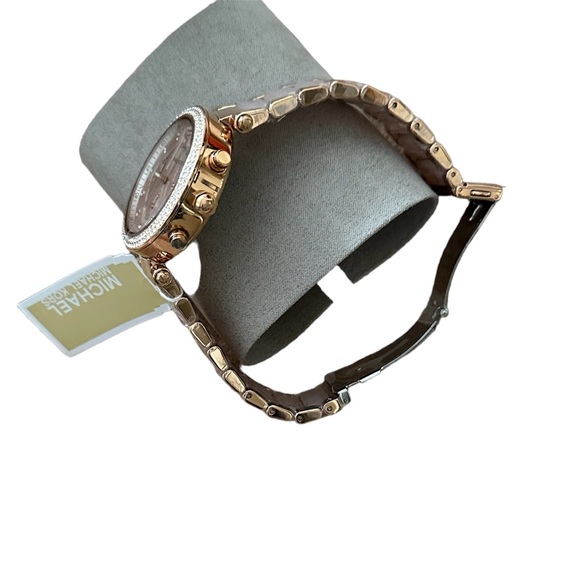 Michael Kors Watch - Picture 5 of 8